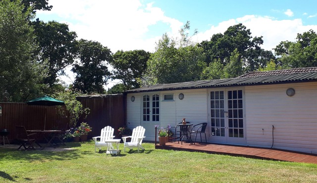 Lymington Self-Catering Garden Retreat