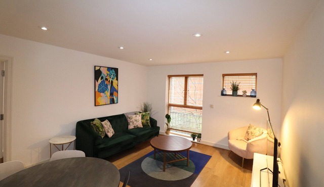 Maidenhead - Stylish & Modern Two Bedroom Apartment