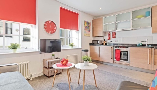 Majestic Mews with Free Parking|By My Getaways