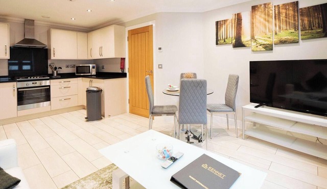 Malthouse Court - Premier 2-Bed with Balcony