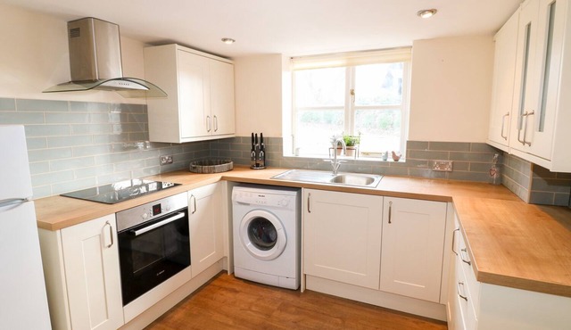 MANOR FARM HOUSE COTTAGE, family friendly in Thrapston