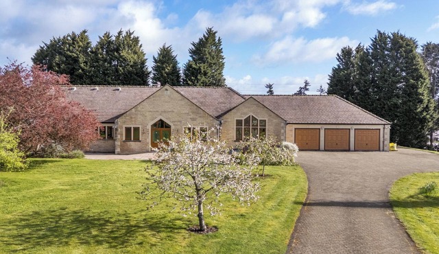 MANOR HOUSE, family friendly, luxury holiday cottage in Chesterfield