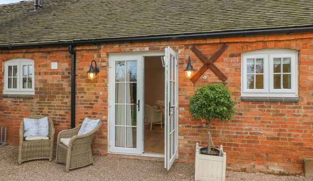 MARCH HARE, romantic, luxury holiday cottage in Brailsford