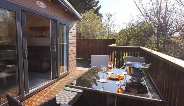 MARIGOLD LODGE, pet friendly, luxury holiday cottage in Staithes