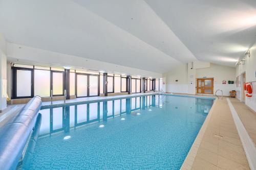 Marine Court Two Bedroom Second-floor Apartment 33