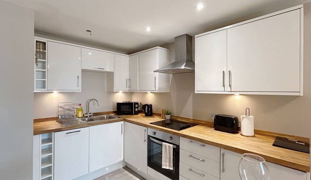 MASON&FINN STAYS: Luxury 1-Bed Flat w Seaview