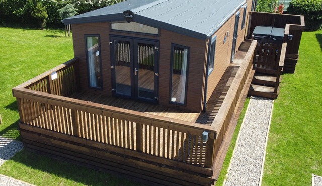 MAYFLOWER LODGE, pet friendly, luxury holiday cottage in Staithes