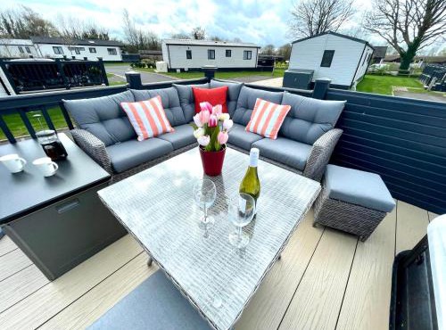 Meadow View Hot tub lodge, Free Hoburne passes
