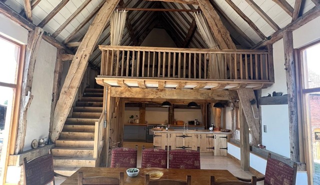 Mediaeval barn.nin the Worcestershire countryside, building dates back to 1380