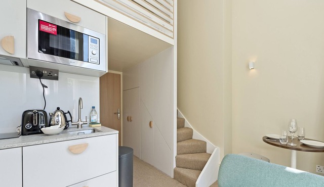 Mezzanine Flat in Grade 2 Listed Camden Terrace