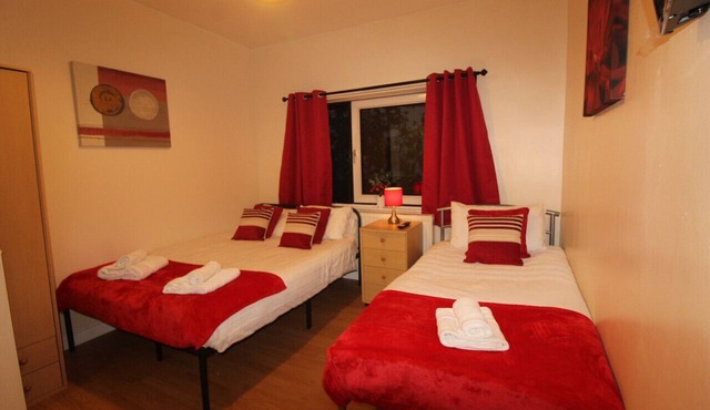 Middlecroft house is a mid terrace house near to the center of Staveley Chesterfiled