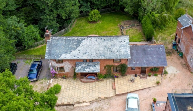 Mill Cottage: Hire In Aylesbeare, Devon