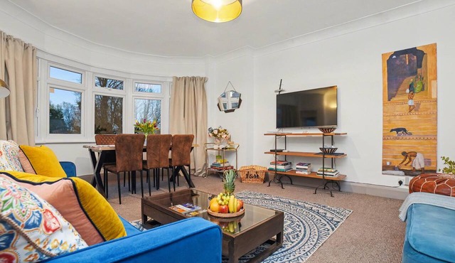 Mill Hill Duplex | 3BR · Balcony · London in 28 Mins