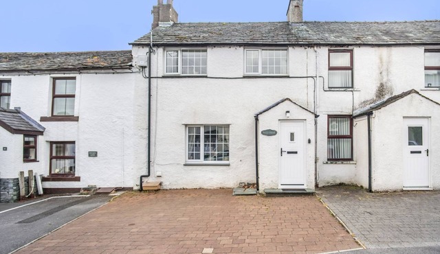 Millside Cottage - a cottage that sleeps 4 guests in 2 bedrooms