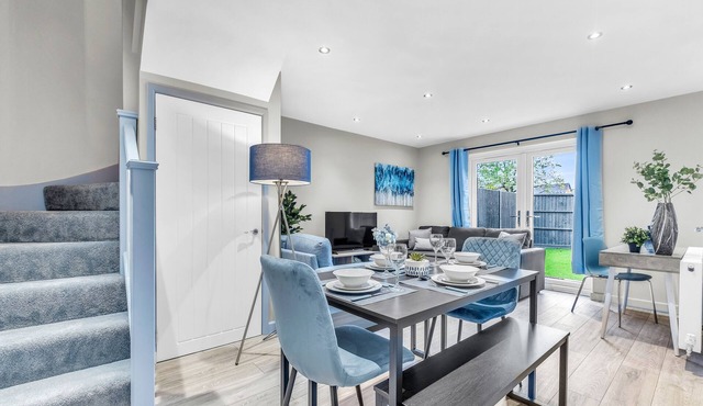Milton Keynes 2-Bed Serviced Home | Sleeps 6 | Parking