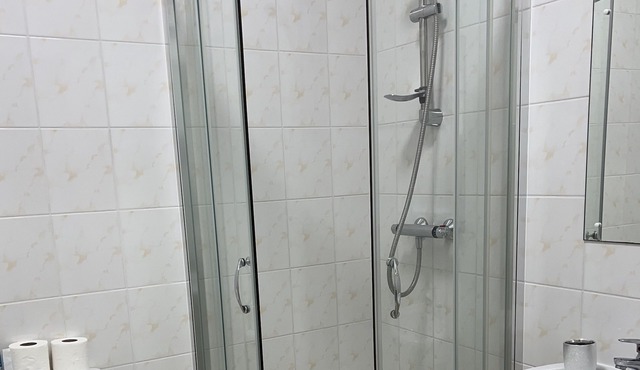 MJ Service Apartment - Close to station - London