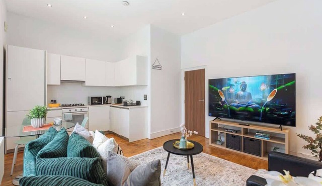 Modern 1BR w/AC - SouthHampstead