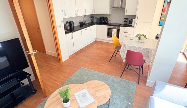 Modern 2 Bed 2 Bath Apartment Hyde Park
