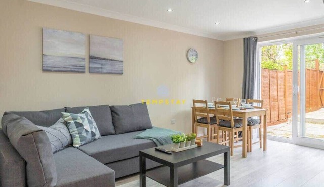 MODERN 2 BED & FREE PARKING-NEAR HEATHROW/PINEWOOD