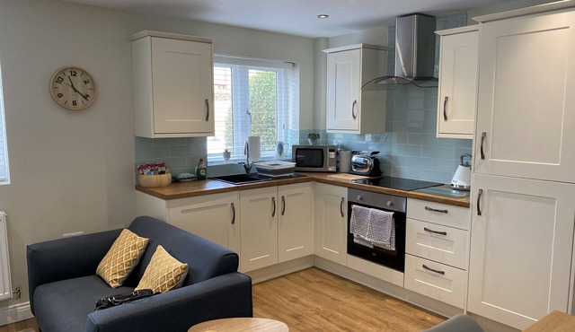 Modern 2-Bed House and Parking Tibshelf Derbyshire