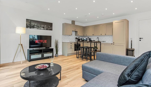 Modern 2 Bedroom Stay | 10Min Walk to East Croydon
