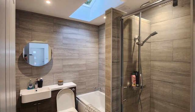 Modern 2 Bedroom Bungalow with patio and parking close to Hitchin Station