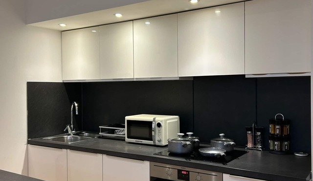 Modern 2-Bedroom Flat Near Wembley - 9 Minutes from Park Royal Station