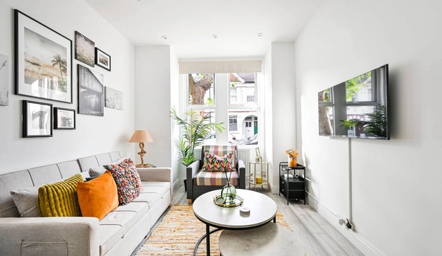 Modern 2 Bedroom House-Sleeps 6-Close to Tube & Tooting bec