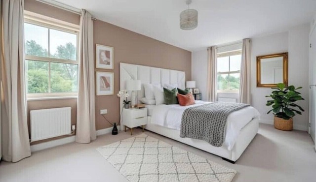Modern 3-Bed + Office Walk to Bicester Village