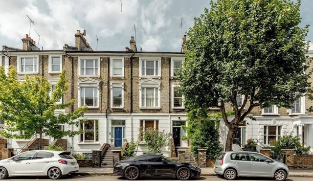 Modern 3-bedroom flat close to Regent's Park