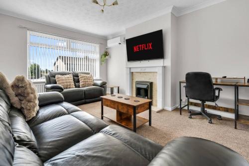 Modern 3 BedROOM House with Air Conditioning & Parking