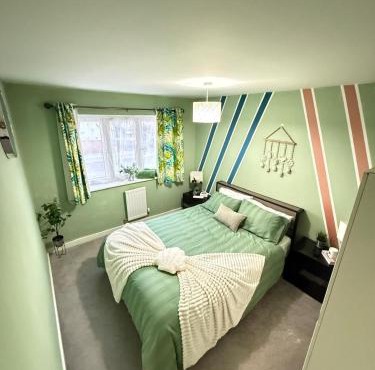Modern 3 Bedroom New Built house to rent in Luton NO PARTY