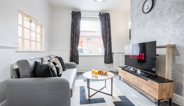 Modern 3BD House Manchester - Free Parking &…