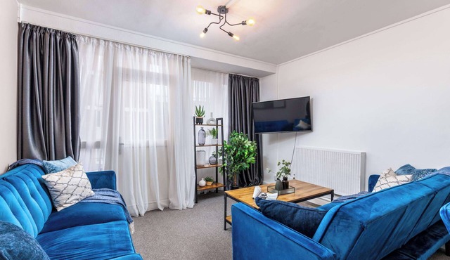 Modern 4 Bed Apartment next to Borough Station
