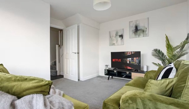 Modern 4BR Home 10 Beds Family-Friendly, Aylesbury