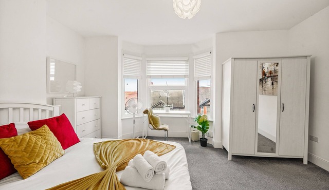 Modern 4BR Victorian Home near Luton Airport