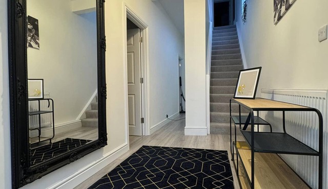 Modern 5 Bed near ExCel - Big Ben with FAST WI FI