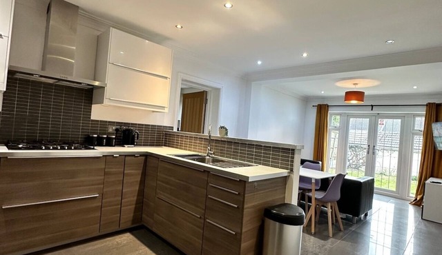 Modern 7 Bedroom 7 Bed Home