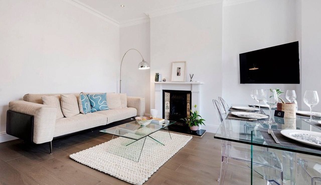 Modern and Bright Highgate Gem
