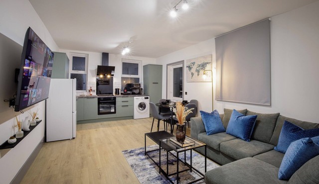 Modern and Cosy 2 Bedroom flat close to Town Centre