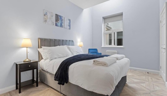 Modern Apartment Off-Road Parking-Twin Room Suite 4