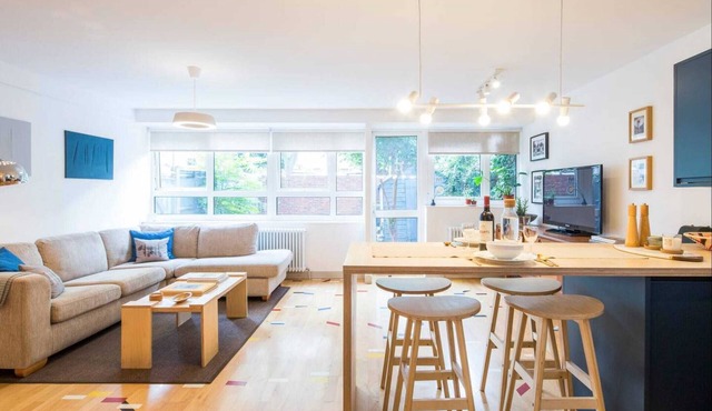 Modern Battersea Flat + Close to Central London