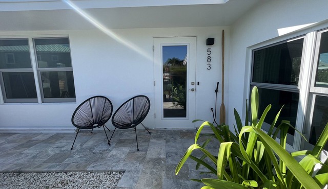 Modern Beach Villa - Bahamian Pine