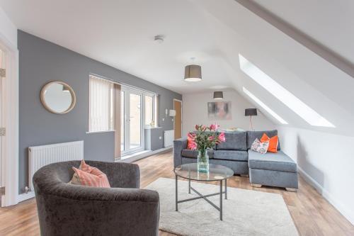 Modern Bright 1-2 Bed Apartments Oxford, with Free Parking ,OX4 Near BMW Science Park & Hospitals