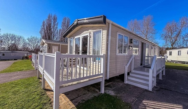 Modern caravan with decking at Haven Hopton-on-Sea ref 80032M