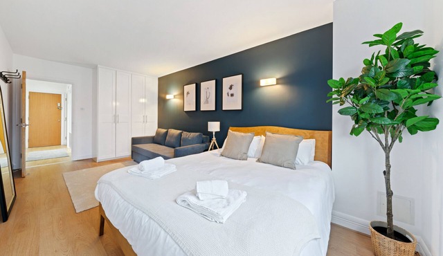 Modern & Central Camden Town Flat! Sleeps 8