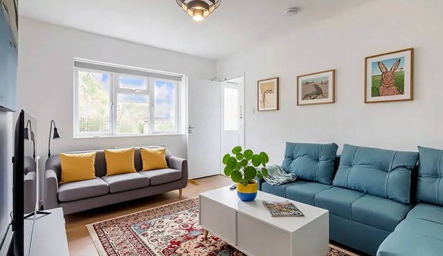 Modern Central City House Near River - Sleeps 11