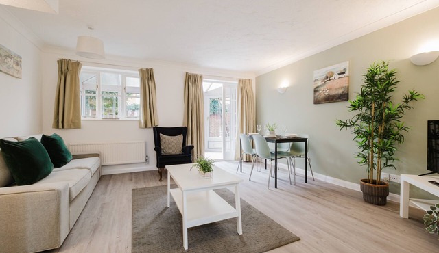 Modern & comfortable 3 bed house