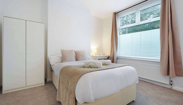 Modern Duplex 4BR Thornaby by Stay With Us