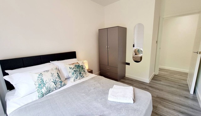 Modern Flat with City Views in Woolwich